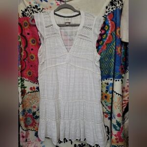 Knox Rose white ruffle boho dress, v-neck, lace, and ruffled details Size L